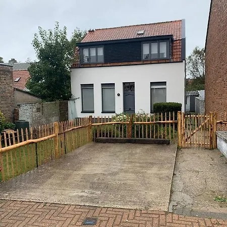 Casa de Férias Charmante Vakantiewoning Nabij Strand En Plopsaland